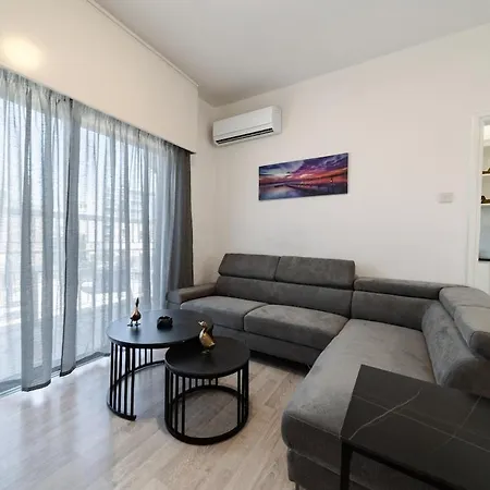 Convenient 2 Bedroom In *