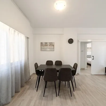 아파트 Convenient 2 Bedroom In