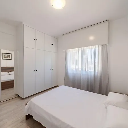 아파트 Convenient 2 Bedroom In *