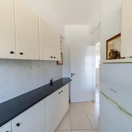 Convenient 2 Bedroom In *