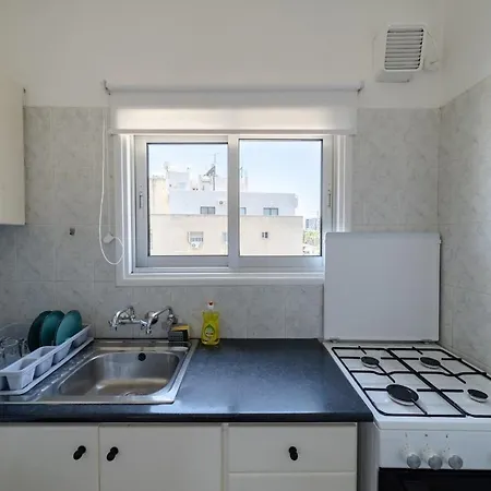 Convenient 2 Bedroom In * 레메소스