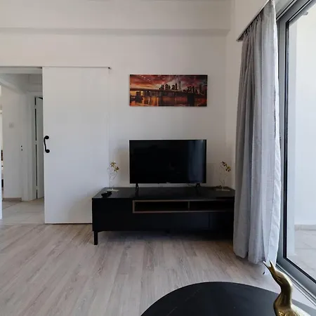 아파트 Convenient 2 Bedroom In *