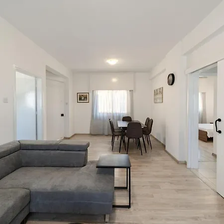 Convenient 2 Bedroom In 아파트